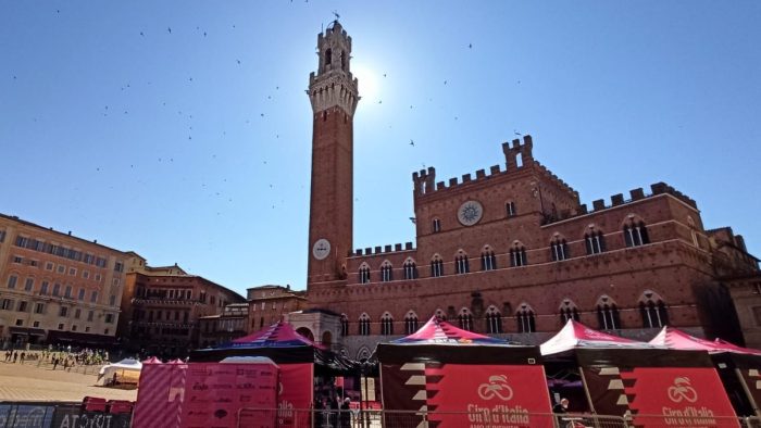 Il Giro d&rsquo;Italia 2025 arriva a Siena: spettacolo in rosa tra sport, arte e musica