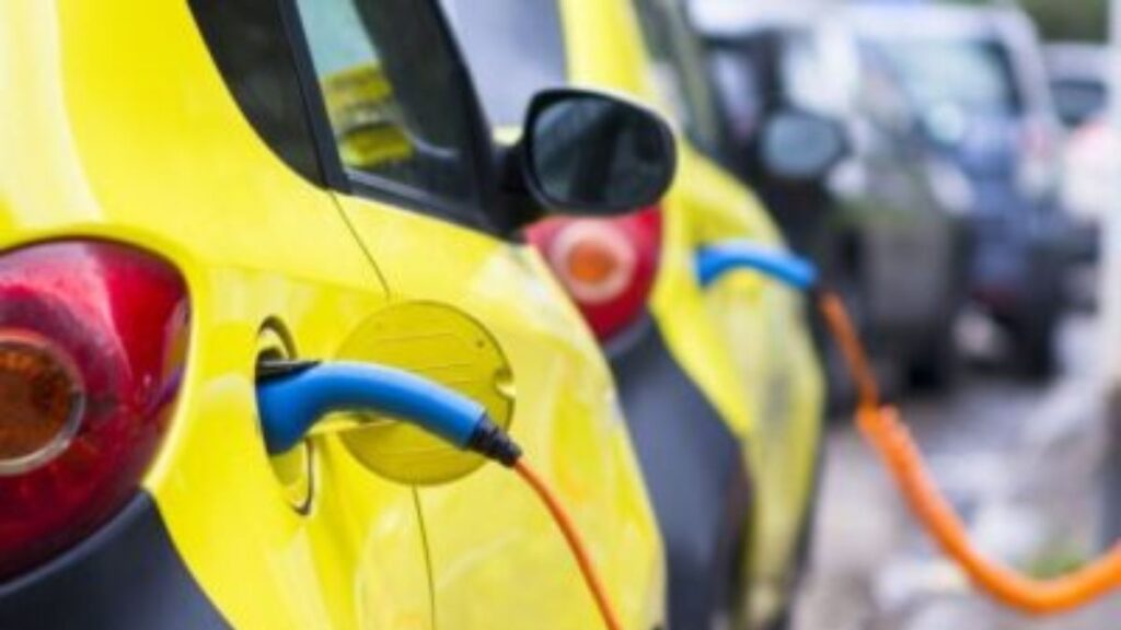 Colonnine di ricarica auto elettriche: il dibattito in Consiglio Comunale