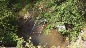 Rifiuti abbandonati nel fosso Bagnaccio: intervento del Consorzio di Bonifica