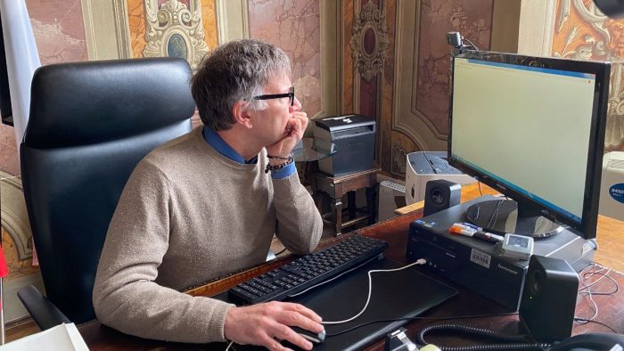 Classifica gradimento sindaci Sole24Ore, De Mossi resta stabile al 50%