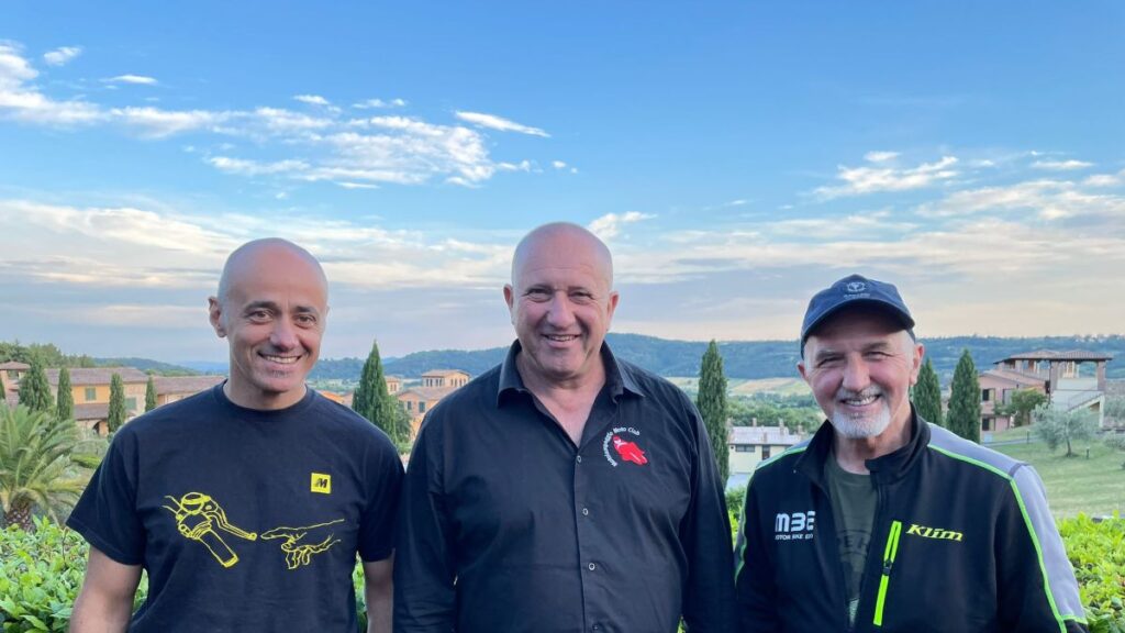 Moto, la prima edizione di 1000 sassi. 800 km su strade bianche che passano anche nel senese