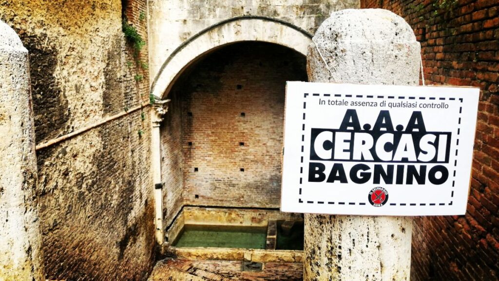 "AAA Cercasi Bagnino", gli ironici cartelli apparsi nei pressi delle fonti cittadine