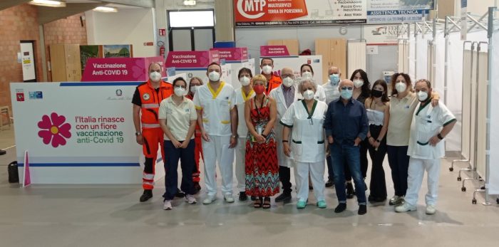 I maturandi alzano il sipario sul centro vaccinale dell&rsquo;Asl Toscana sud est a Chiusi