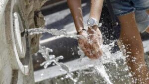 Arriva l'estate: i consigli degli esperti per proteggersi da sole e caldo