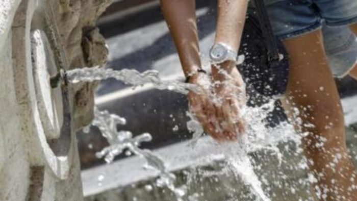 Arriva l'estate: i consigli degli esperti per proteggersi da sole e caldo