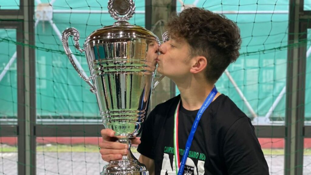 Manuel, la sordit&agrave; e lo sport: la storia della giovane star del calcio