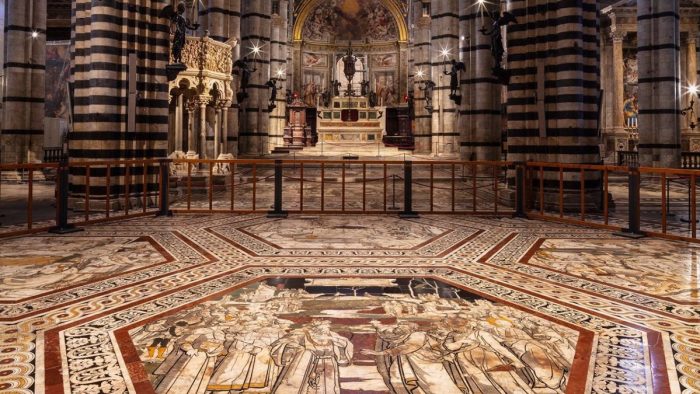 Il pavimento del Duomo di Siena rester&agrave; scoperto fino al 31 luglio