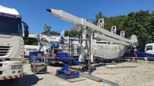 La ruota panoramica lascia Siena