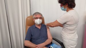 Covid, vaccinato a Poggibonsi l'assessore regionale alla Sanità Bezzini