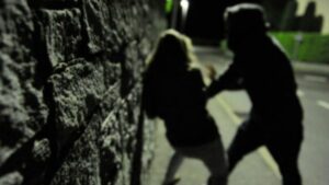 Presunta violenza di gruppo ai danni di una 20enne a Siena: la Procura apre un fascicolo