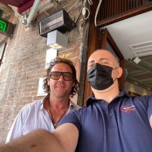 Dal Signore degli Anelli a Siena: Marton Csokas pranza in Piazza del Campo