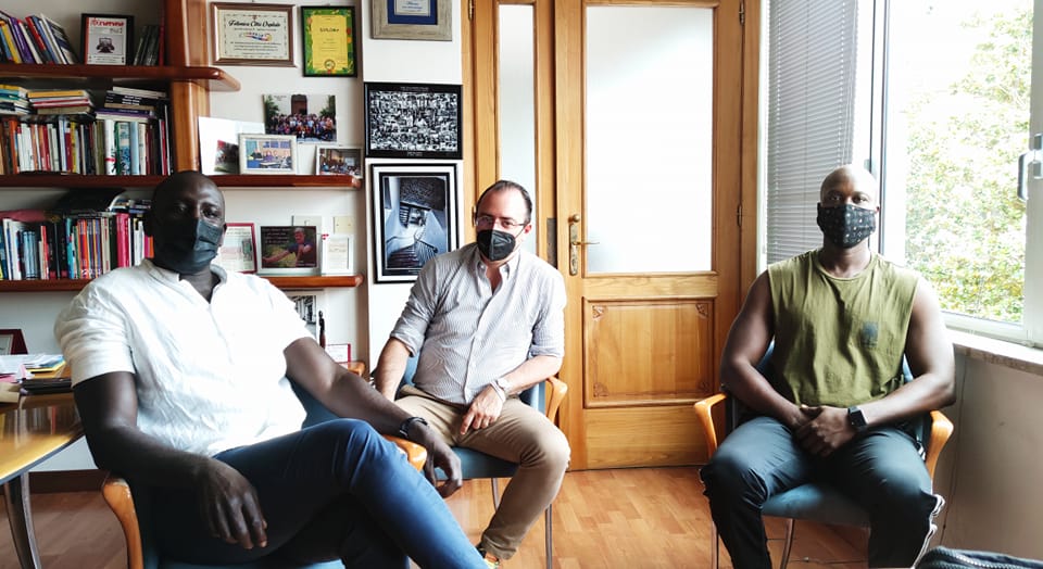 Follonica, il sindaco riceve e ringrazia l'uomo che ha bloccato l'aggressore