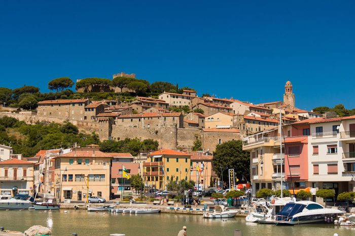 Senese di 48 anni salvato in mare a Castiglione della Pescaia