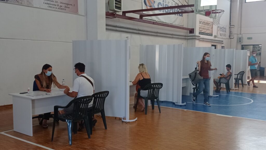 Covid: centro vaccinale di Arbia, debutto con 700 somministrazioni