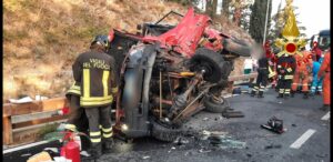Incidente a Castellina in Chianti, due persone incastrate