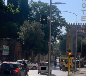 Siena: scontro tra auto e moto in viale Cavour