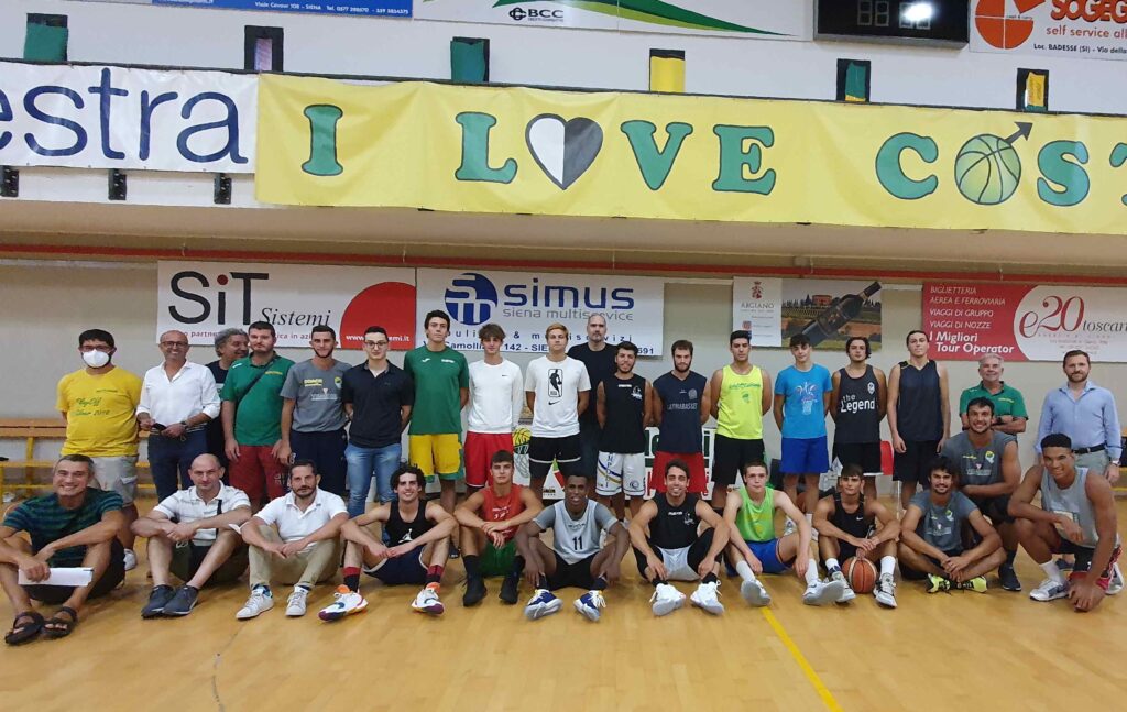 Costone: uomini e donne, tutti al lavoro al PalaOrlandi