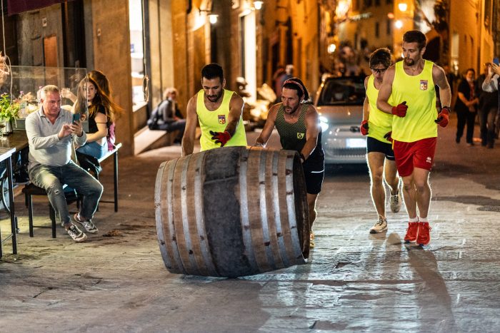 Brav&igrave;o 2021 di Montepulciano: prove notturne degli spingitori