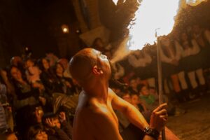 Il teatro di strada torna in Piazza del Campo  con lo spettacolo &ldquo;Paolo + Francesca&rdquo;