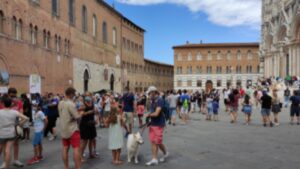 Turismo a Siena, dati in ripresa. Ma la mancanza dei grandi gruppi si fa sentire