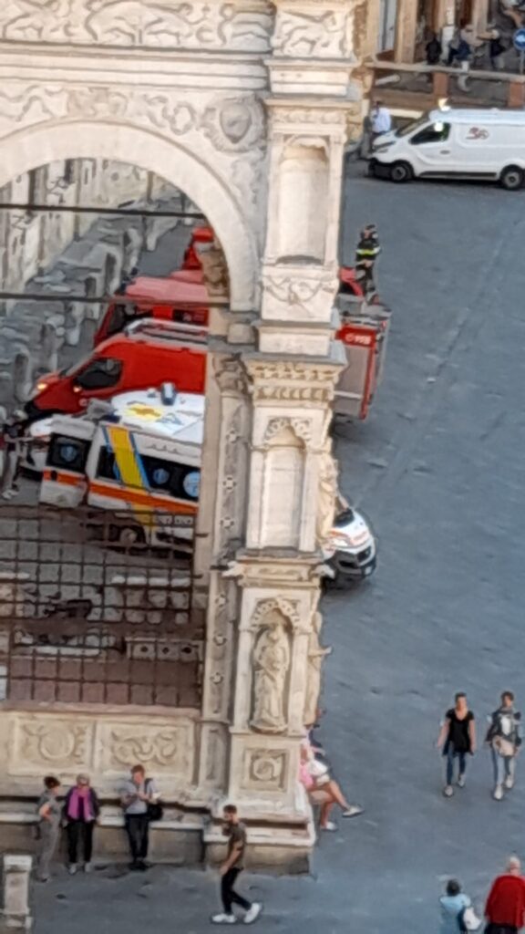 Siena: turista accusa malore sulla Torre del Mangia, intervento di vigili del fuoco e 118