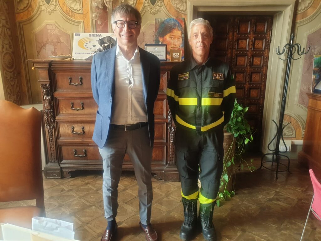 Siena: il sindaco De Mossi saluta il nuovo comandante dei vigili del fuoco Bruno De Paola