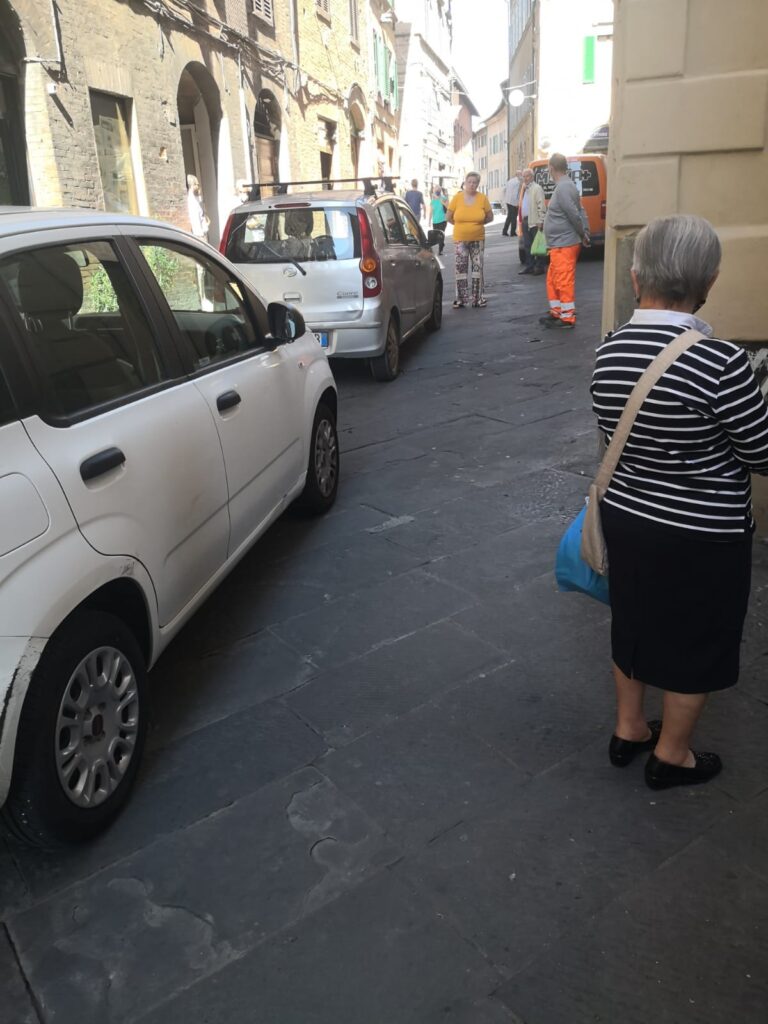 Siena: investito pedone in via Camollia