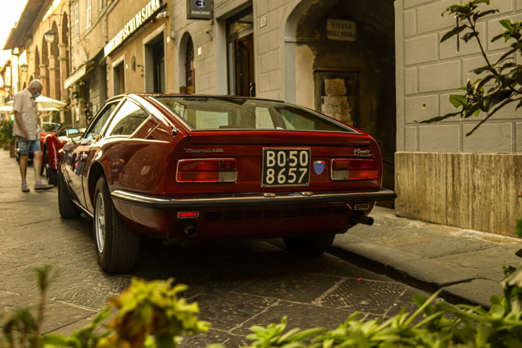 Montalcino Heritage, 2° edizione del concorso di eleganza e bellezza per auto e moto. Pezzi unici sfilano per le vie del centro storico