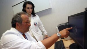 Immunoncologia, a Siena il primo studio al mondo di fase III che dimostra l'efficacia di due farmaci immunoterapici per colpire le metastasi cerebrali