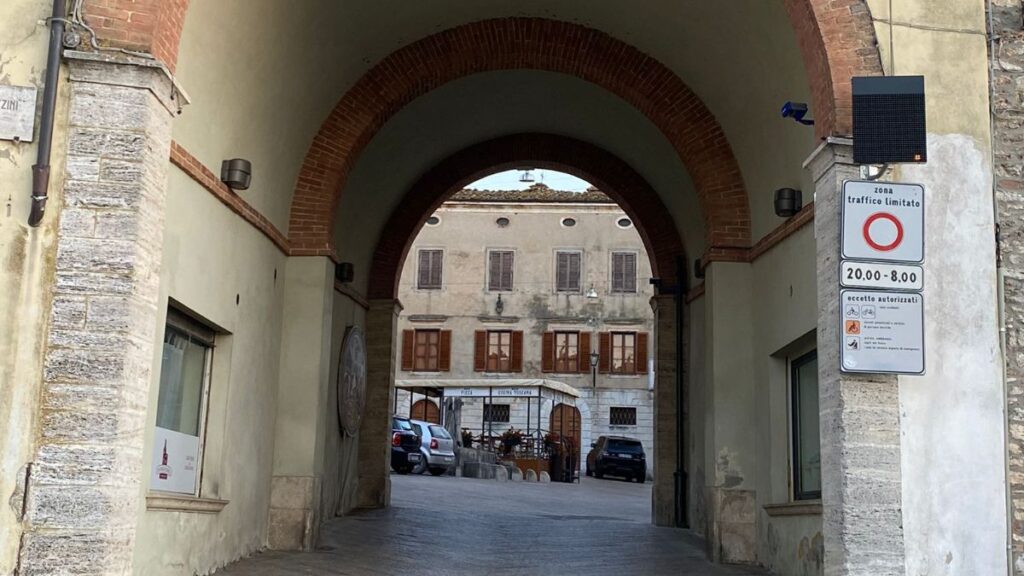 Rapolano Terme verso la ZTL con controllo elettronico nel centro storico