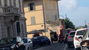 Siena: cadono tegole, bloccata via Biagio di Montluc