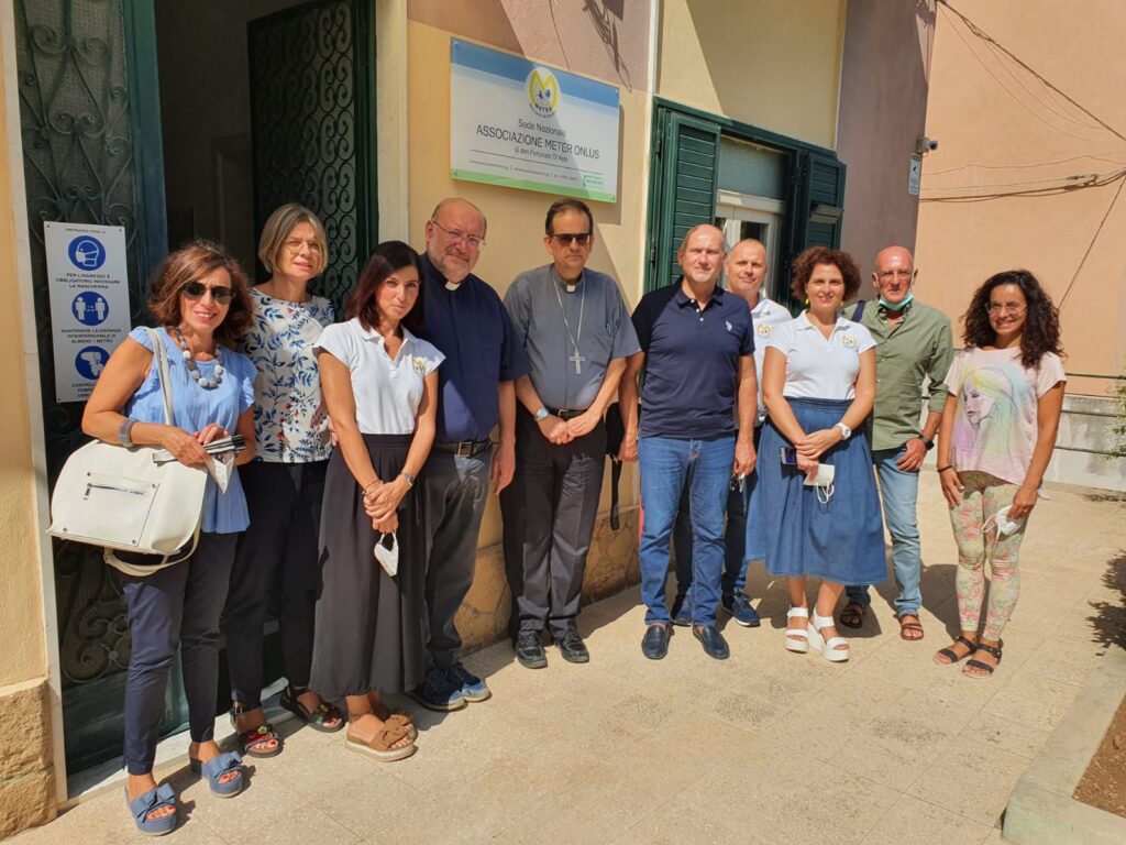 Minori, il cardinale Lojudice in visita alla sede dell'associazione Meter onlus ad Avola
