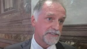 Palio, il ministro Garavaglia: "Regole e buonsenso consentiranno di rifarlo in sicurezza"