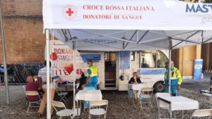 Scuole e industrie: in un giorno a Siena 148 dosi al camper vaccinale