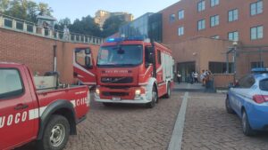 Siena: incendio nella profumeria al centro commerciale Porta Siena, un ferito