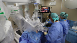 Scotte, intervento di chirurgia robotica urologica: paziente operata a tre tumori sincroni bilaterali ai reni
