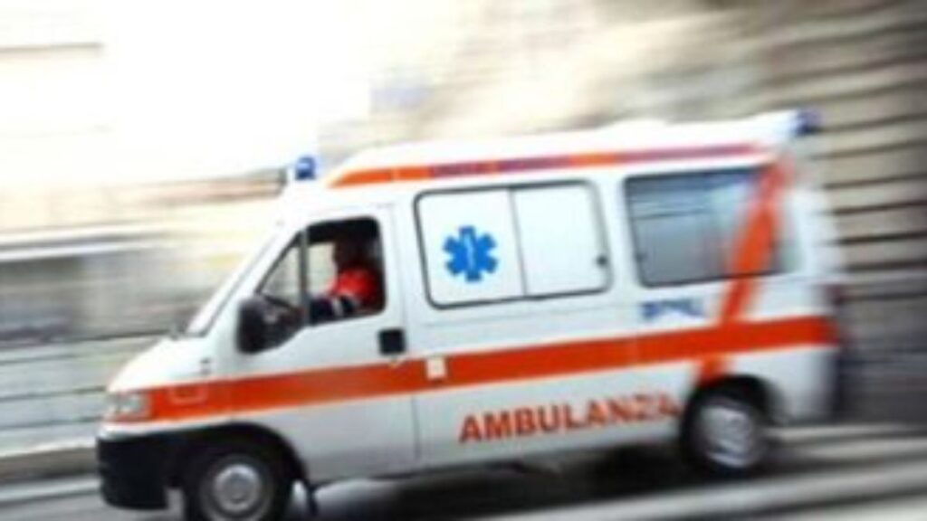 Siena: scontro auto-moto in Massetana, ferito 22enne