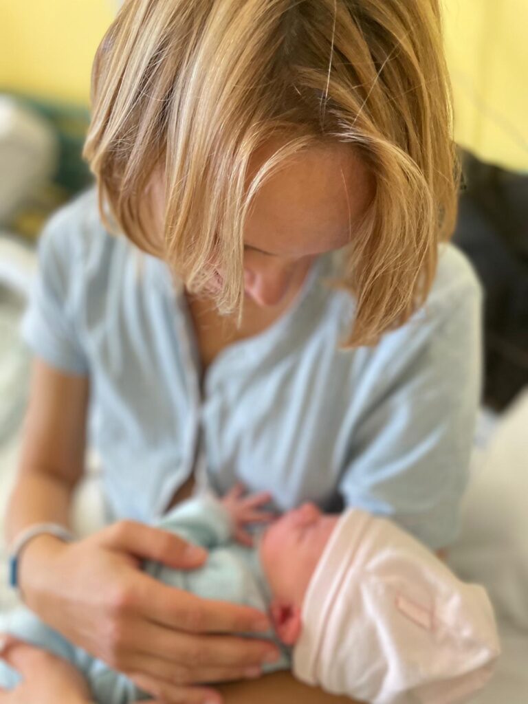 Montalcino, Isabelle nasce in casa con l’assistenza degli operatori del 118