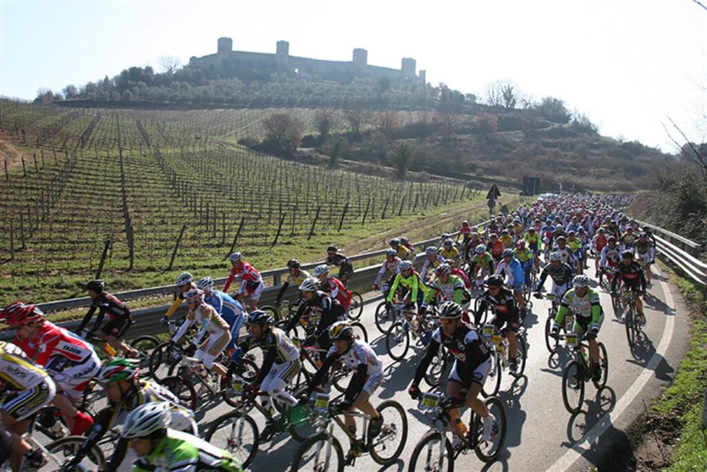 Monteriggioni: domenica 17 torna lo spettacolo della Granfondo del Castello