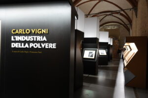 Presentata la nuova mostra "L'industria della polvere" al Santa Maria della Scala