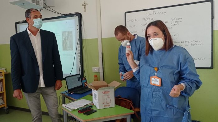 Test salivari a scuola, il via alla &ldquo;Mattioli&rdquo; di Siena