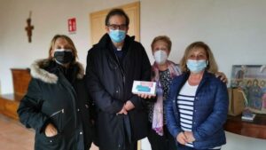 Donato alla Caritas un cellulare per le donne vittime di violenza