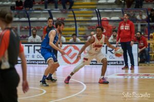 La San Giobbe Chiusi cede a Fabriano 64-71. Seconda sconfitta consecutiva per la formazione di Bassi