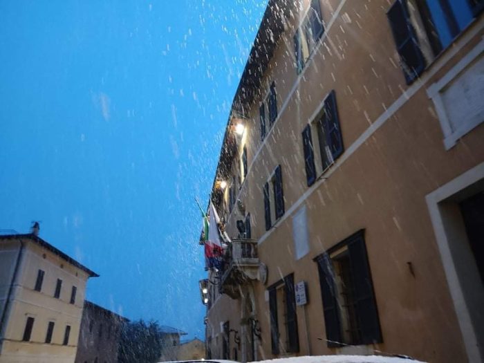 Chiusi, risveglio con sorpresa: primi fiocchi di neve