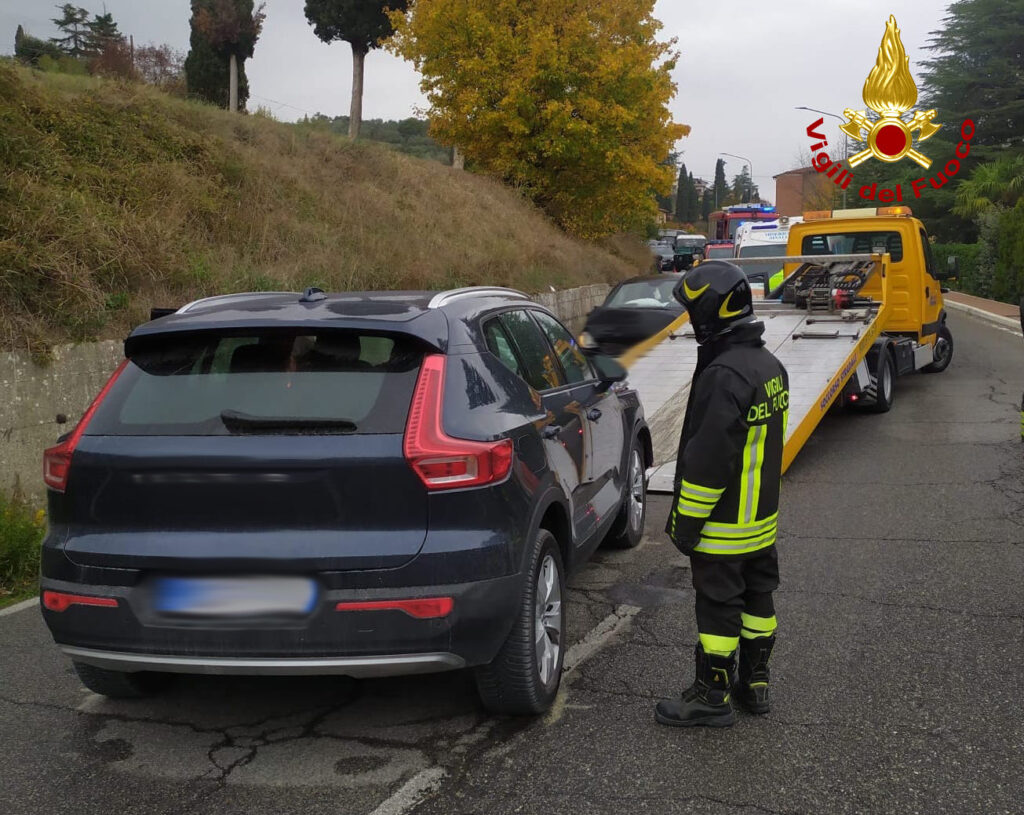 Sinalunga, incidente stradale tra due auto con sei feriti