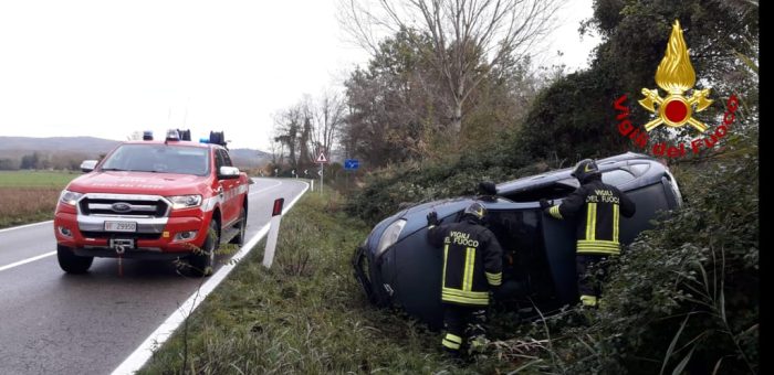Sovicille, veicolo finisce fuori strada sulla sp 99