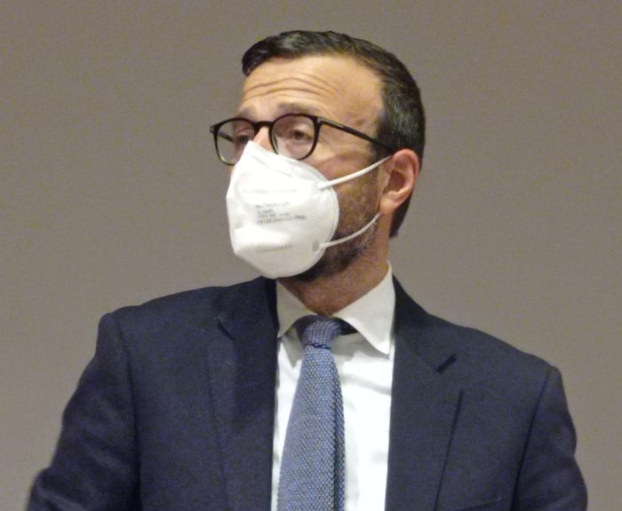 Covid, Mazzeo: "Errore clamoroso il reintegro dei medici no vax"