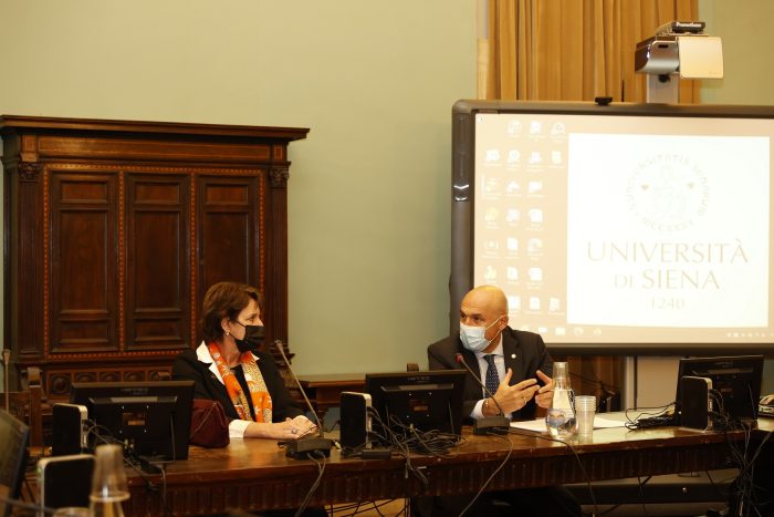 La ministra dell'Universit&agrave; e della Ricerca Maria Cristina Messa ieri in visita all'Universit&agrave; di Siena