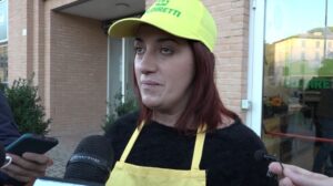 Mollare tutto e tirare su un'azienda agricola: la storia di Mihaela e delle uova celesti