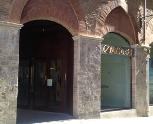 Chiude la filiale di un'altra banca nel centro di Siena, è la seconda in due mesi